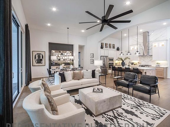 3rd image of 1104 Everglade Way