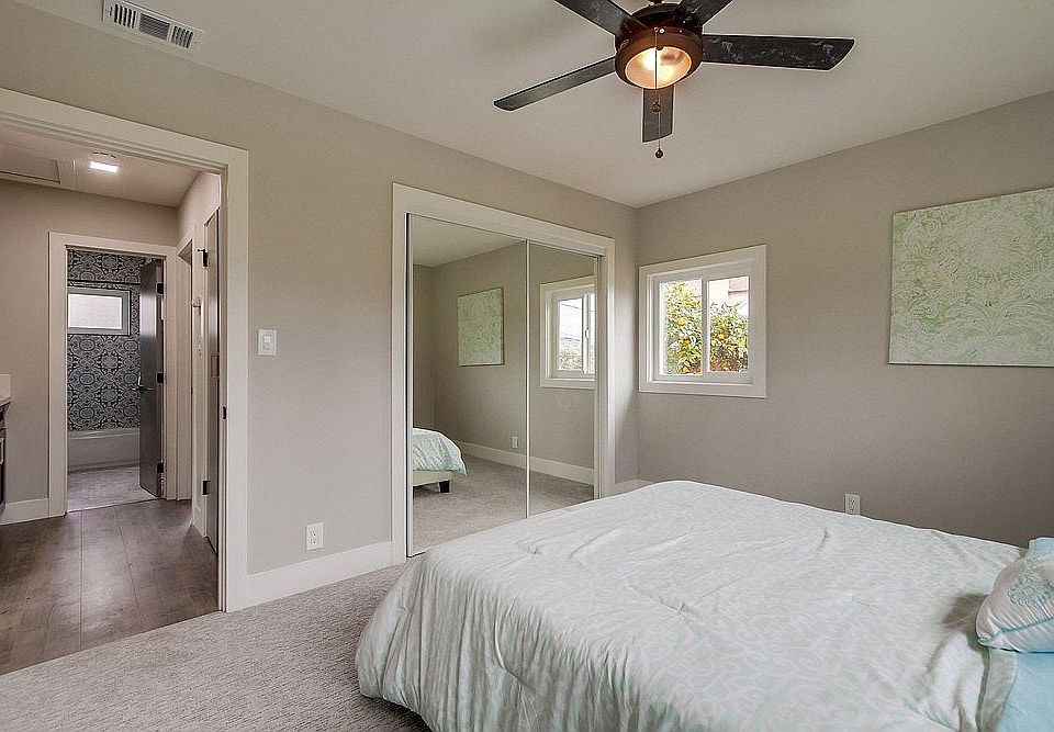 2nd image of 4826 Luna Dr