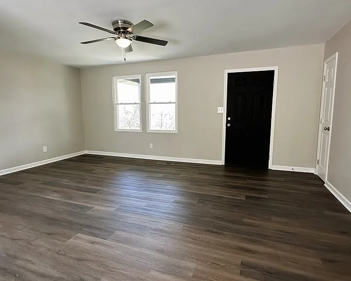 1077 Les Brown Rd — Photo 3