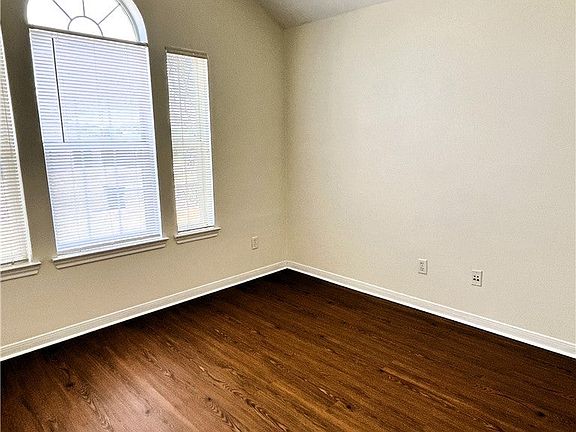 2nd image of 2906 Elise Ln