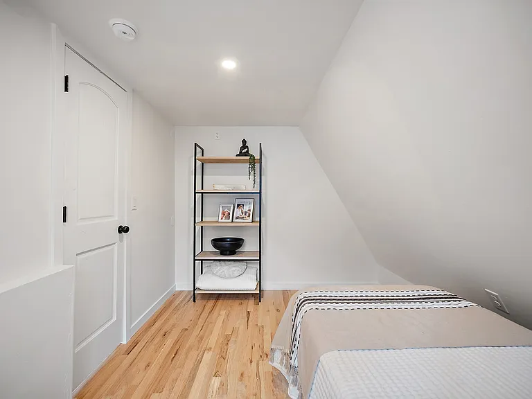 107 Lake Dr E — Photo 38