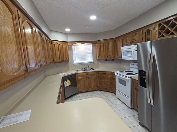 2nd image of 768 Hadley Dr