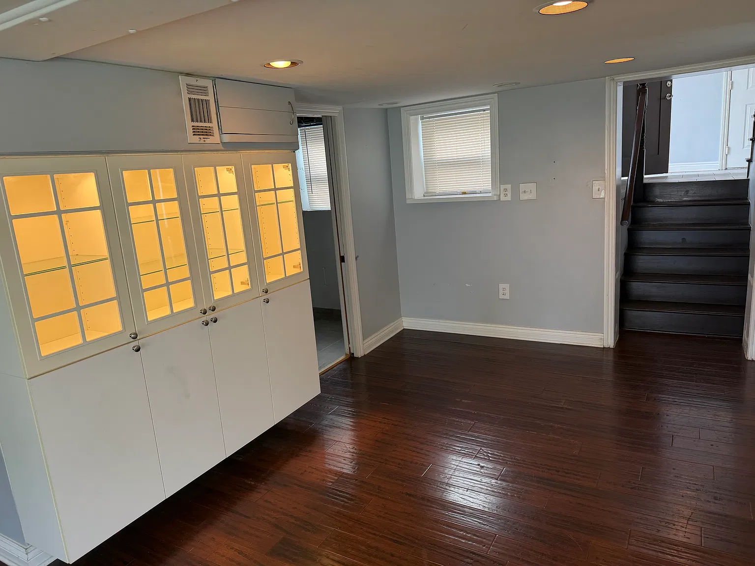 3 bed, 3.5 bath, 2428 sqft, $3,200 — Photo 2