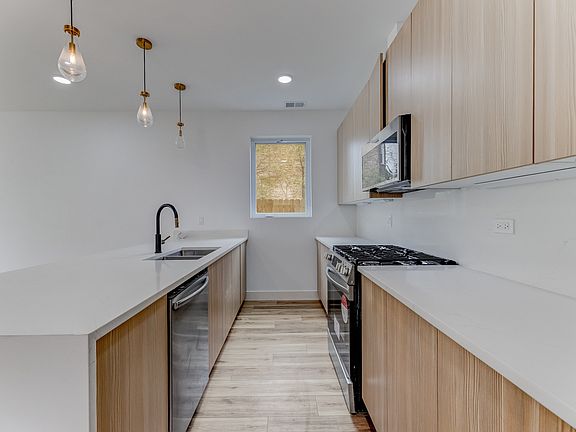 3rd image of 5921 S Calumet Ave