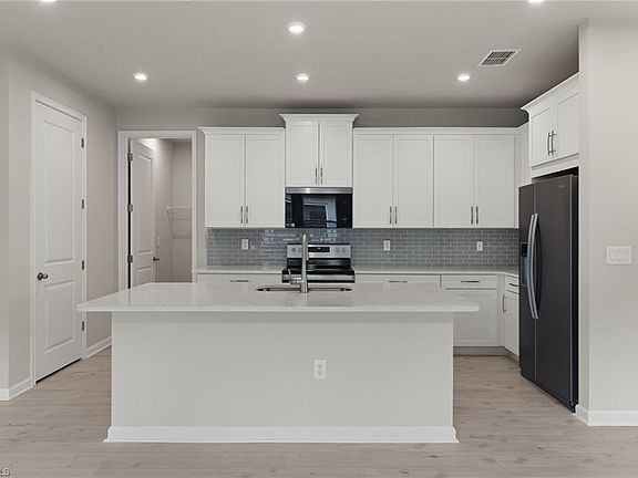 4th image of 10289 Bonavie Cove DR