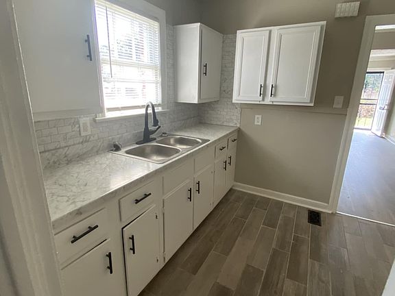 4th image of 294 W Burdock Ave
