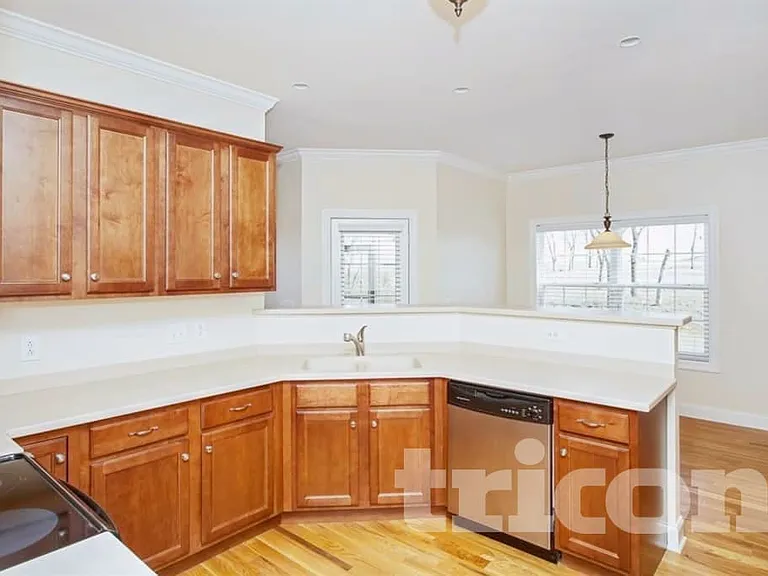 1410 Deerskin Ct — Photo 4