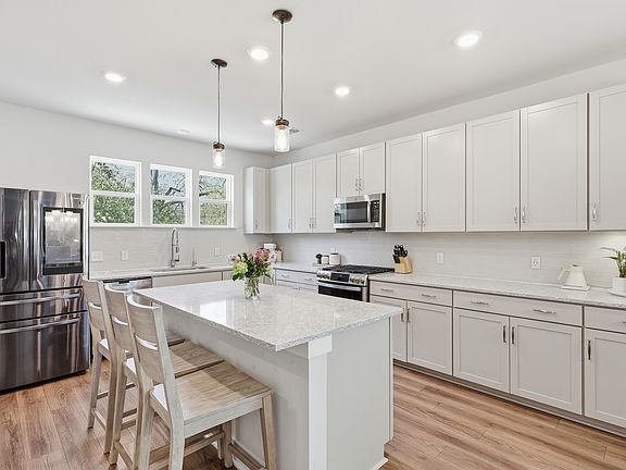 3rd image of 4551 Mixson Ave