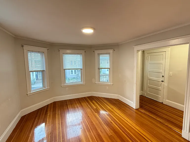 4110 Washington St #2 — Photo 2