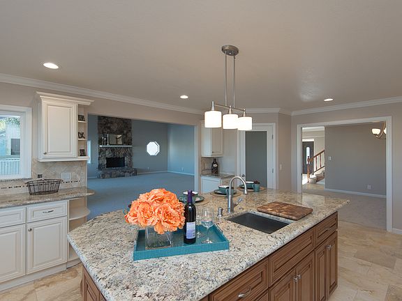 5th image of 2379 Newport Dr