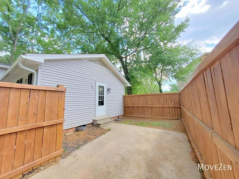 202 Newgate Dr — Photo 4