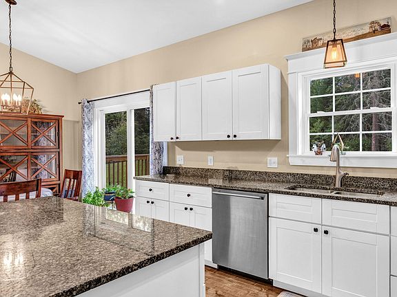 5th image of 205 Shelby Drive