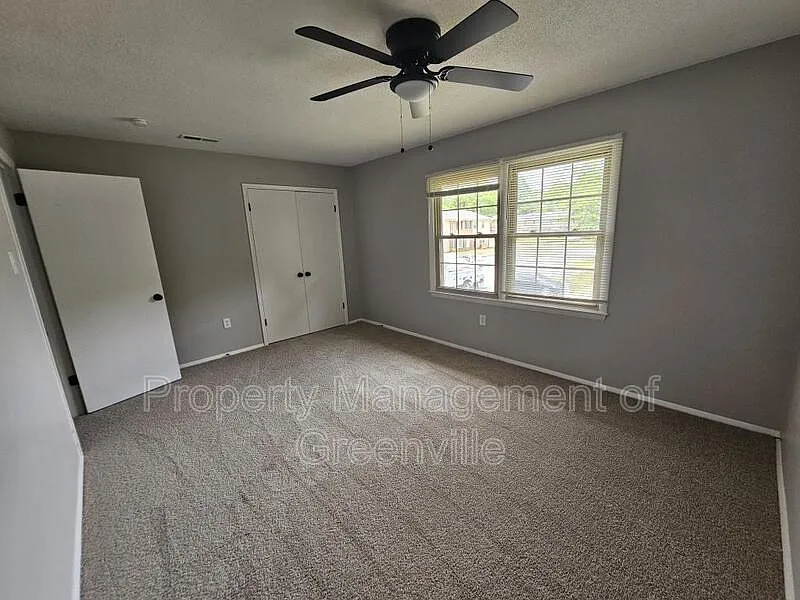 2 bed, 1.5 bath, 1040 sqft, $995 — Photo 2