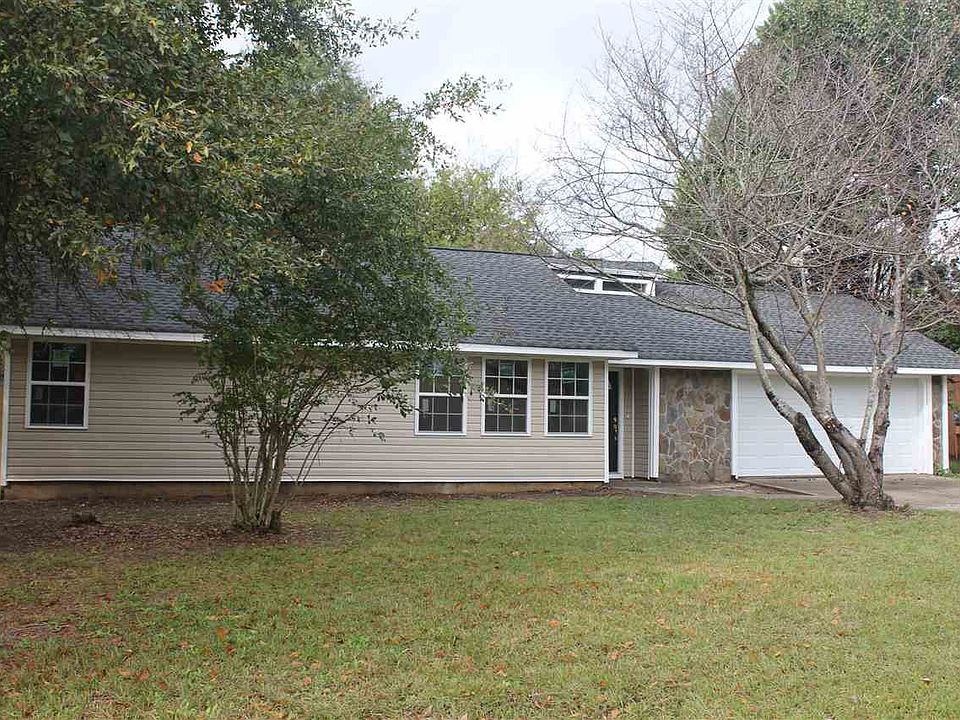 1st image of 403 Countrywood Dr