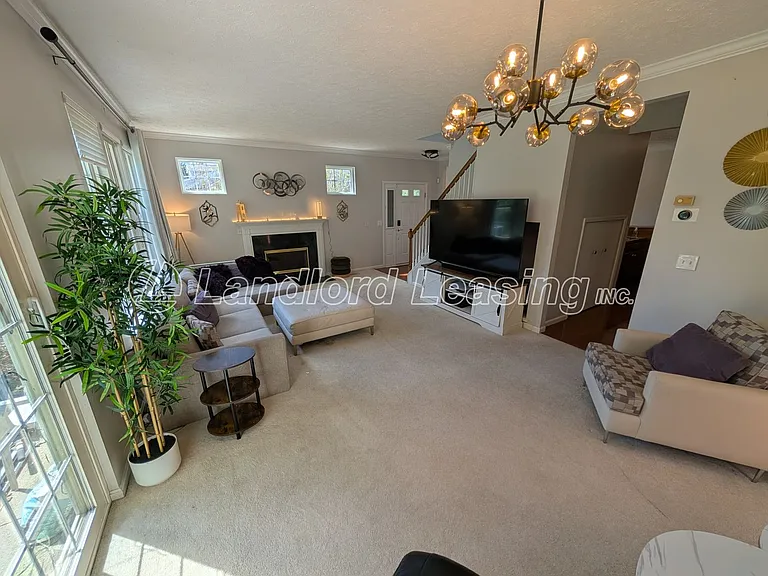33317 Fairport Dr — Photo 2