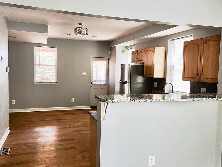 905 Kearny St NE — Photo 10
