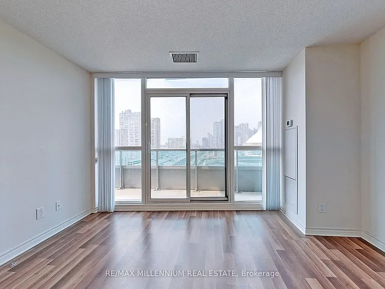 25 Lower Simcoe St #1508 — Photo 9