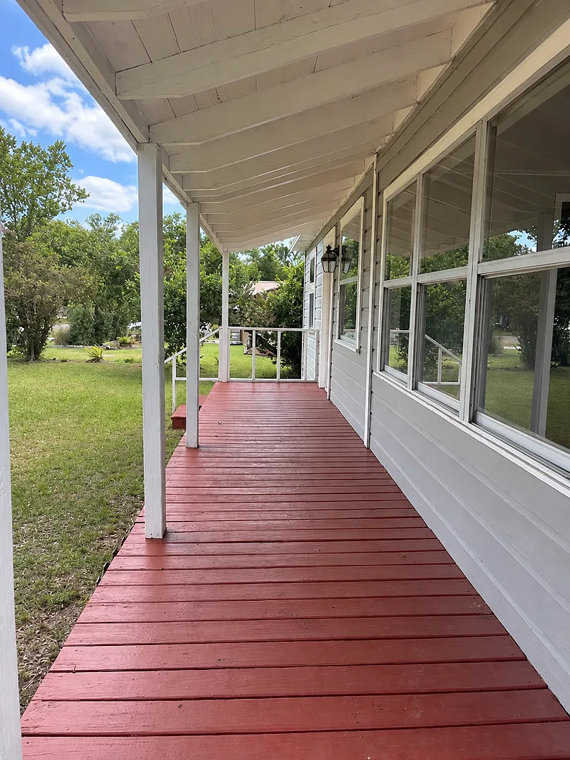 Charming 2BR/1BA Zephyrhills Home with Deck & Fenced Backyard — Photo 2