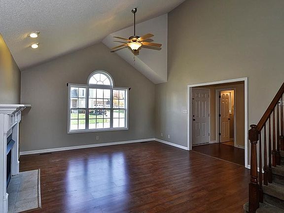 Gorgeous Windows in Family Room 