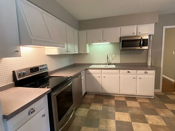 2nd image of 2304 Briarcliff Dr