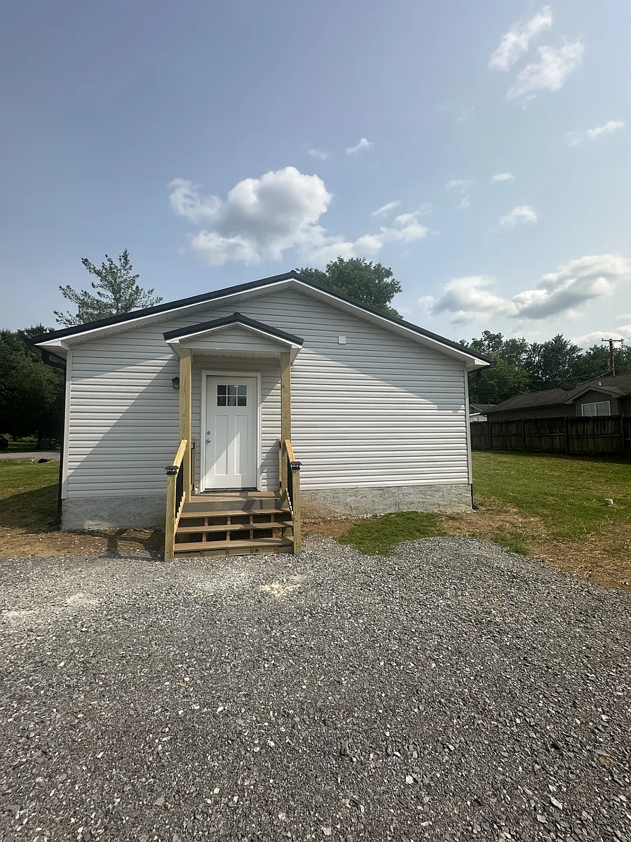 Building Photo - 715 Martin St