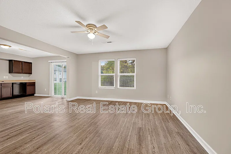 4 bed, 2.0 bath, 2357 sqft, $1,895 — Photo 3