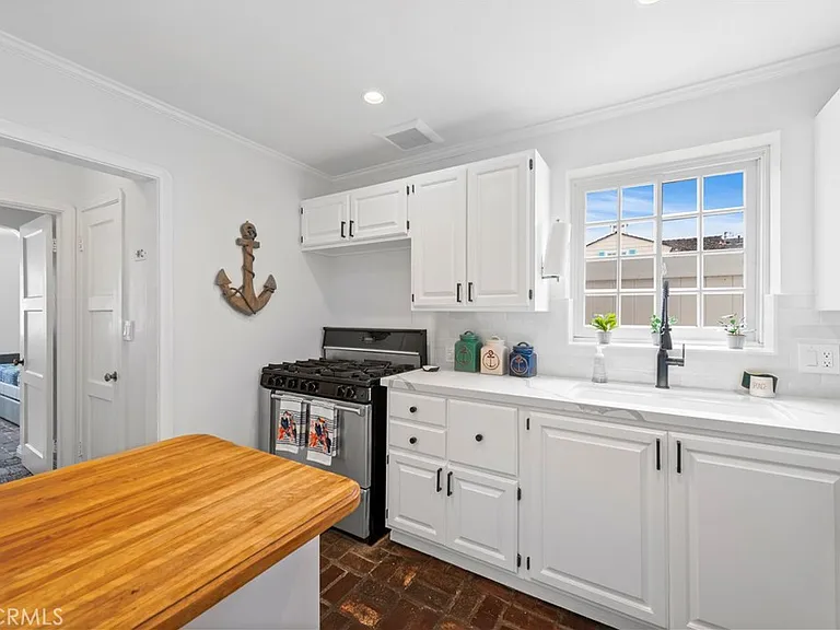 224 Amethyst Ave — Photo 10