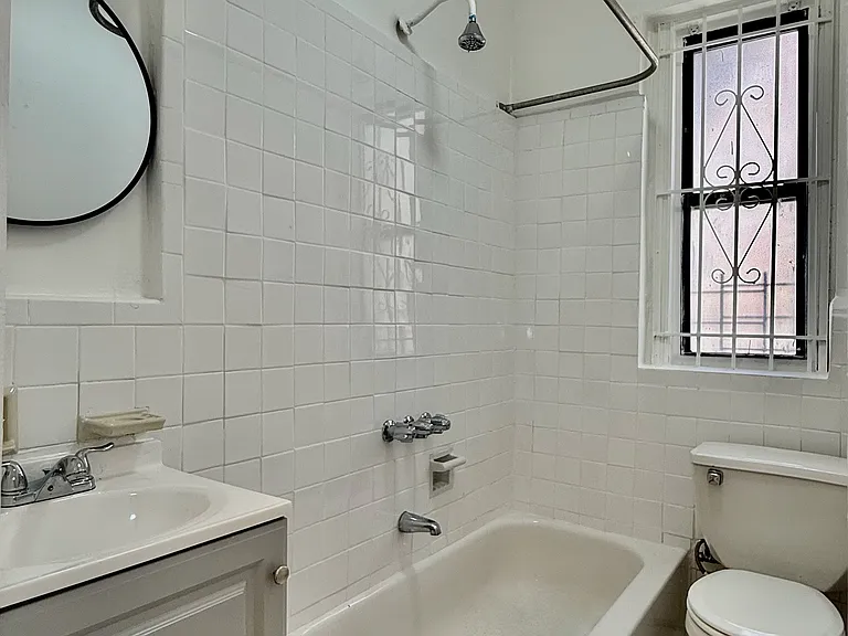 2156 Cruger Ave #3M — Photo 4