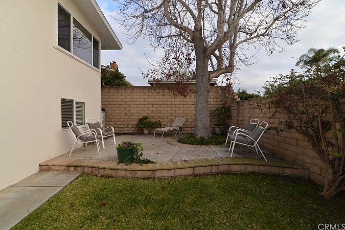 2nd image of 452 Serra Dr