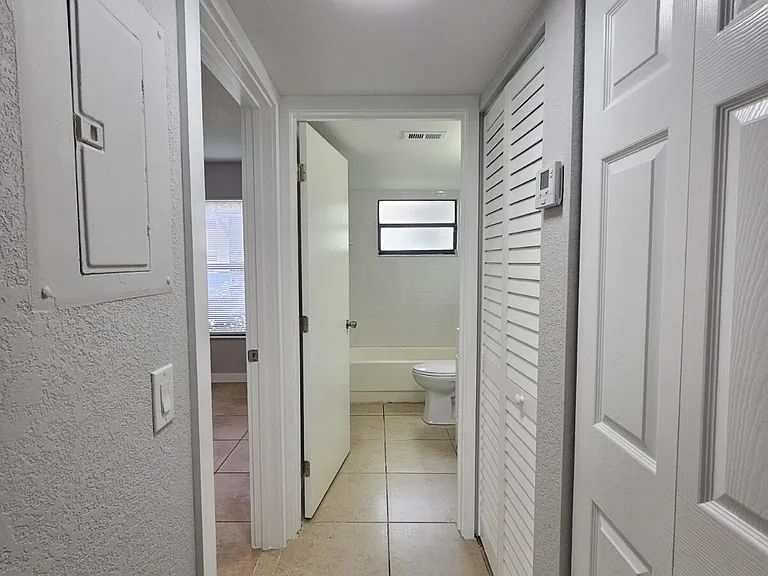 1545 Lake Crystal Dr #D — Photo 7