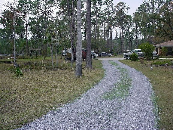 4th image of 140 Emmons Ln