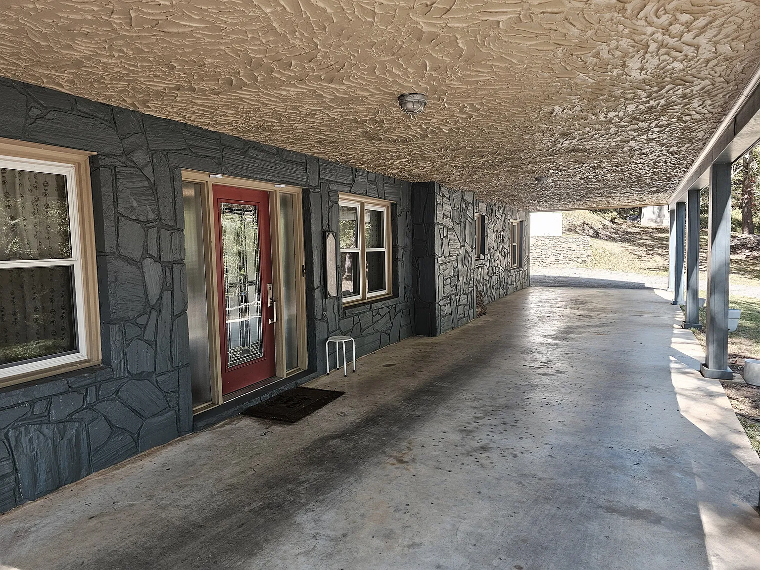 5 bed, 2910 sqft, $2,900 — Photo 2