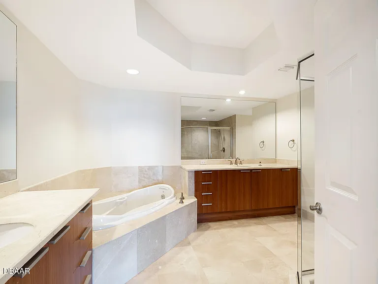 241 Riverside Dr #1006 — Photo 20