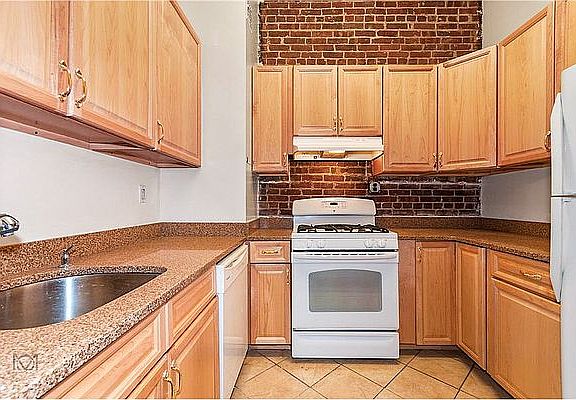 4th image of 49 W 84th St APT 3