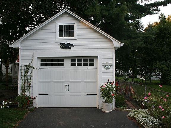 ... detached Garage