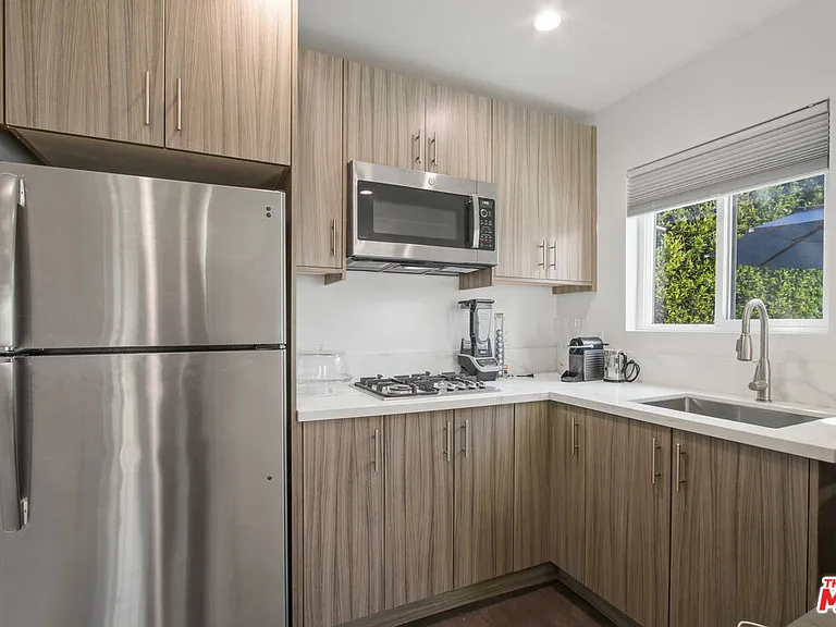 1420 Stearns Dr — Photo 17
