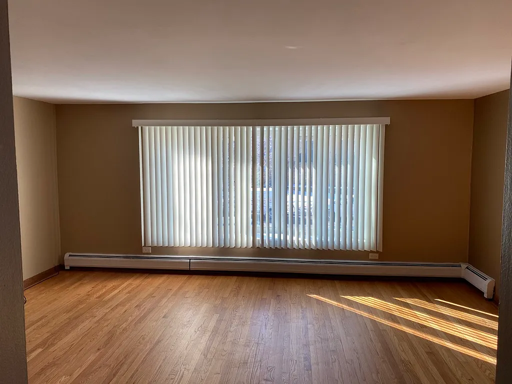 3 bed, 1.5 bath, 950 sqft, $1,800 — Photo 2