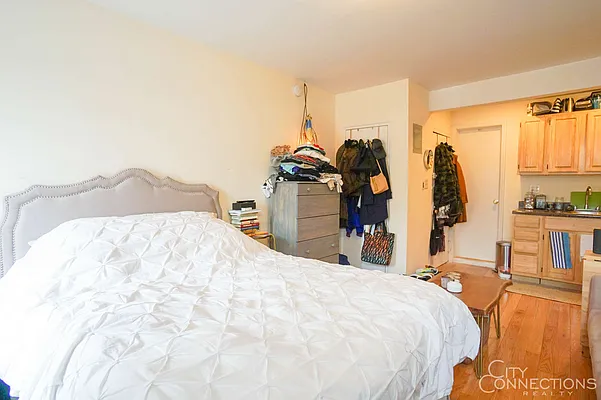 Rented by City Connections Realty | media 11