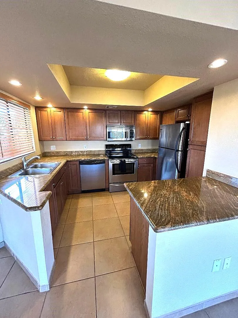 2 bed, 1017 sqft, $1,620 — Photo 2
