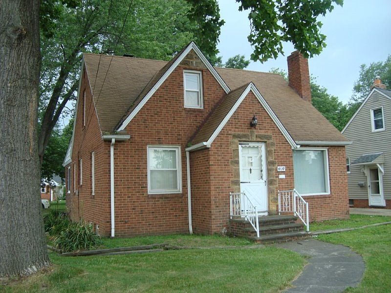 1st image of 460 E 260th St
