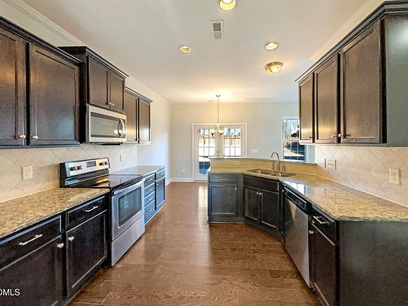 5th image of 909 Wood Chapel Ln