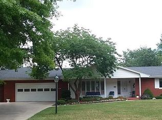 2616 Ridge Rd, Bloomington, IL 61704