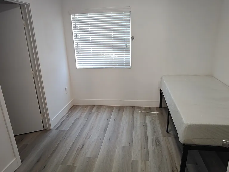 3721 S San Pedro St #3723-1/2 — Photo 3
