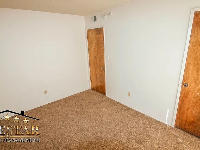 201 Jardin Ct — Photo 11