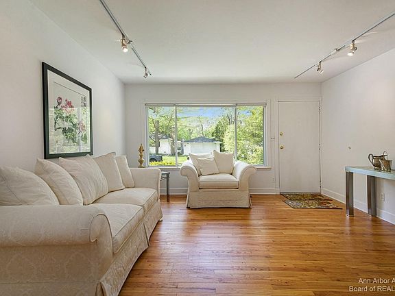 4th image of 375 Hazelwood Ave