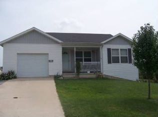 226 N Cedar Bluff Dr, Valmeyer, IL 62295