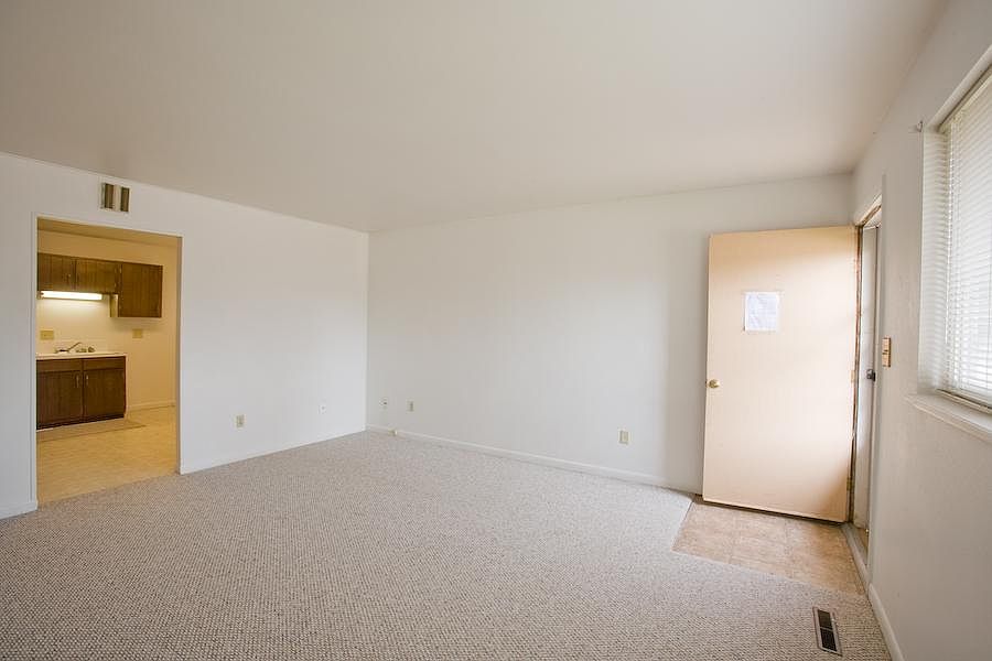 2nd image of 1631 Maplewood Rd