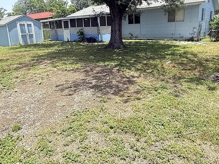 209 Brenda Dr — Photo 8