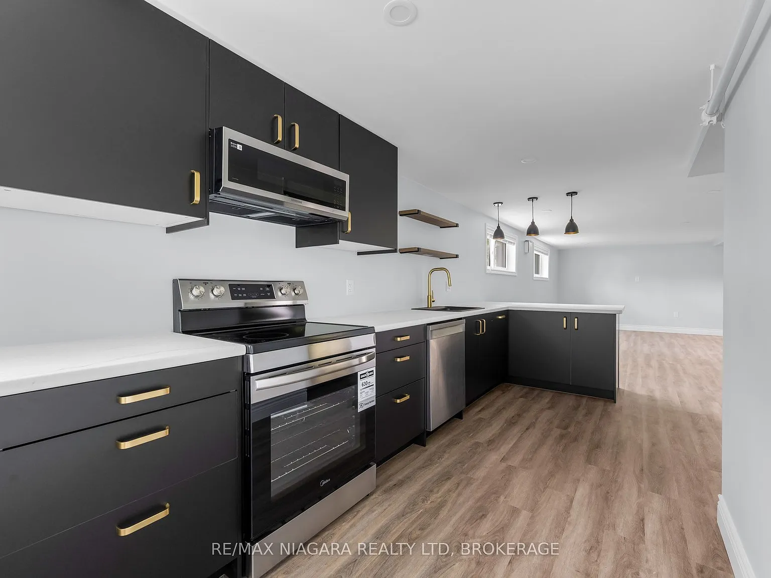 833 Foss Rd — Photo 1