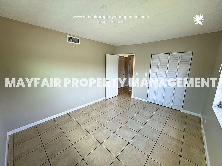 401 NW 43rd St — Photo 8
